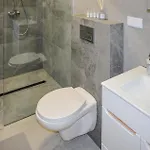 Gorgeous Home In Stare Sady סטארה סאדי