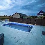 בית נופש Gorgeous Home In Stare Sady סטארה סאדי