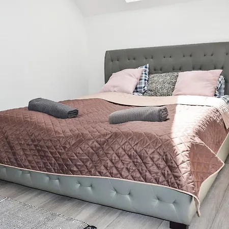 Gorgeous Home In Stare Sady בית נופש *