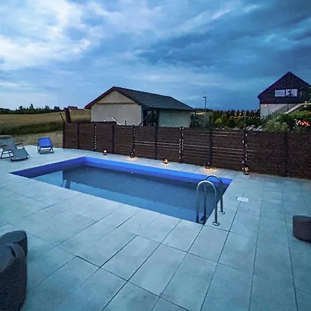 Holiday home In With Kitchen Stare Sady